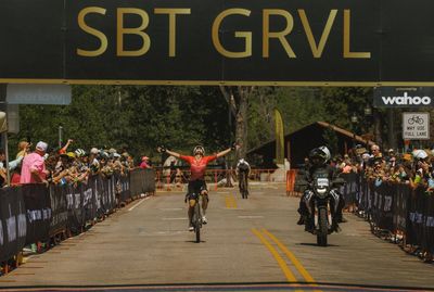 Keegan Swenson wins a fourth SBT GRVL while Sofia Gomez Villafañe makes late catch and pass of Sarah Lange in thrilling elite women's race