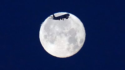 Rare Strawberry Moon shines over Lisbon