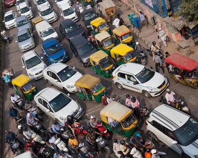 Delhi plans to ban petrol rickshaws and scooters in effort to cut toxic fumes