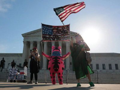 US Supreme Court to rule on Trump bid to limit birthright citizenship