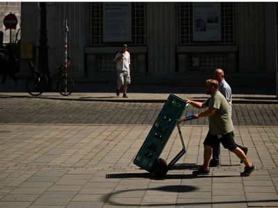 Over 95 million people in Europe face temperatures above 35°C Tuesday