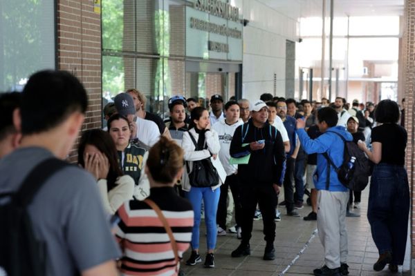 More than 1m migrants apply for legal status in Spain