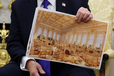 Trump’s White House ballroom built under $500m no-bid contract: report