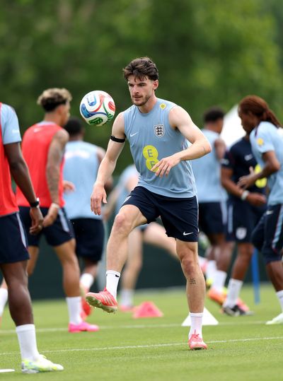Declan Rice allays injury fears as England star issues World Cup latest