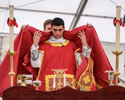Pope Leo pleads with ultra-conservative sect not to ordain own bishops