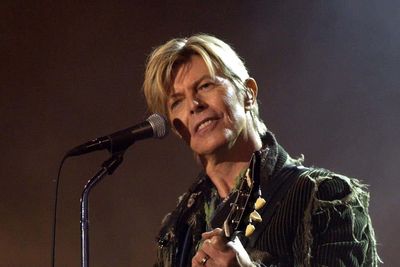 V&A’s David Bowie archive to go on tour of UK