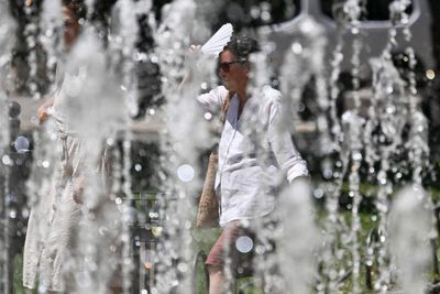 Europeans steer clear amid heatwave