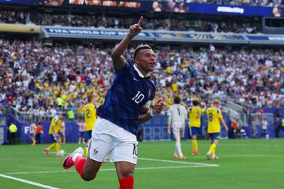 Mbappe uncorks France as Sweden are swept aside in Champagne World Cup show