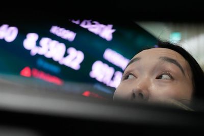 Asian shares trade mixed as worries over Iran-US deal remain