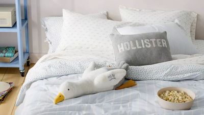 I Grew Up in 2000s California – So If I Were Headed to College Today, This New Hollister x Target Bedding Would Be a Must-Have in My Dorm Room