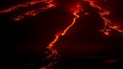 Drone captures rivers of lava flowing down Mount Etna