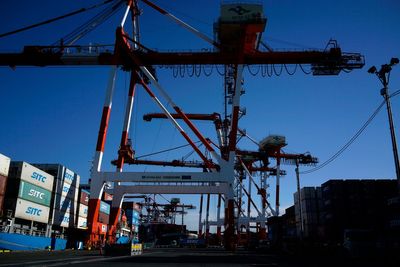 Survey shows Japan's business sentiment improving for a 5th straight quarter