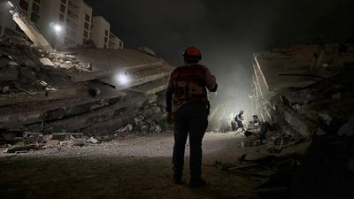 Venezuelans grapple with earthquake losses from afar