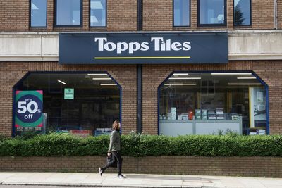 Topps Tiles shares warning as traders pause work during heatwave