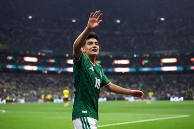 Gilberto Mora breaks World Cup record as Mexico’s teenage star shines against Ecuador