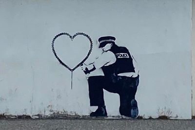 Possible Banksy mural appears on Hove seafront