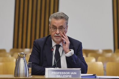 Dundee University principals paid nearly £300,000 after stepping down