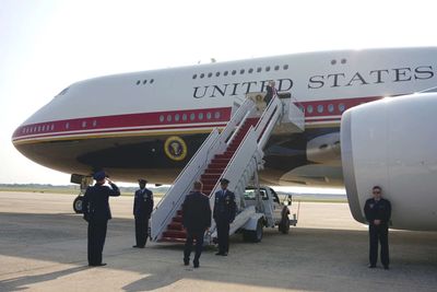 Donald Trump flies in new Air Force One, gift from Qatar