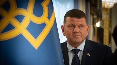 Ukraine’s former commander-in-chief to run for president, reports say