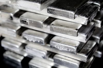 Silver's Worst Month Since 2011: Why Wall Street's Favorite Trade Unraveled