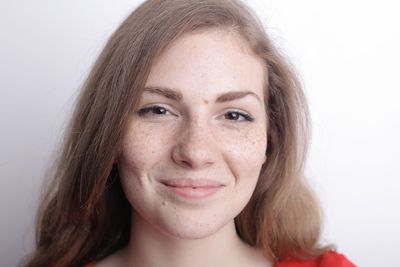 Faux Freckles Are Here to Stay: Why the Faux Freckle Trend Rules the Natural Makeup Look
