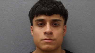 Florida man barely makes it out of jail after multiple charges. Then he allegedly decides to make the courthouse his next crime scene