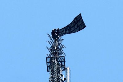 Two people arrested in apparent marriage proposal atop Empire State Building