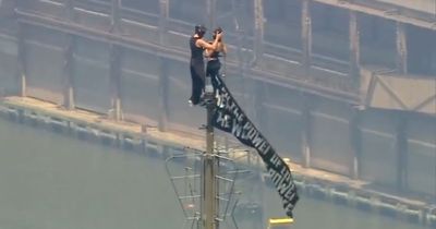 Empire State Building Stunt Develops Fast: Couple Climbs, Descends, Then Gets Engaged