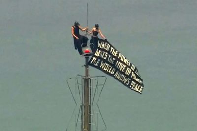 Marriage proposal engagement on top of 1,454-foot Empire State Building in New York? Russian Skywalkers couple Angela ‌Nikolau, Vanya ⁠Beerkus arrested after 'power of love beats the love of power' banner incident. Watch video