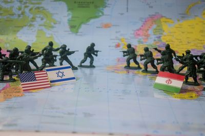 Trump Weighs Military Strikes on Iran as Nuclear Talks Near Collapse