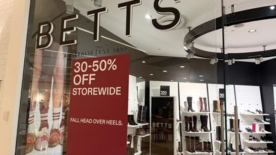 Struggling shoe retailer to close most remaining stores