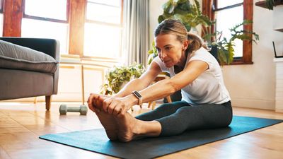 According to a personal trainer, these 4 moves help improve your balance and stability quickly, perfect for seniors and beginners