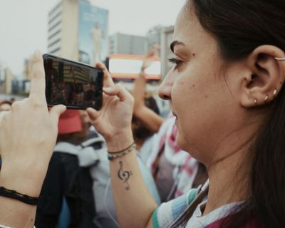 Birds of War review – war journalists find love among the ruins