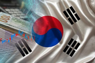 South Korean Hot Stocks SK Hynix, Samsung Tumble as Semiconductor Selloff Spreads From Wall Street to Asia: ETFs You Should Watch