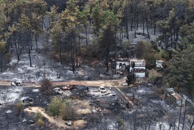 Big wildfires hit southern France