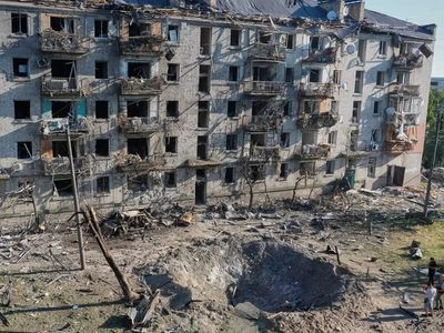 Major Russian attack kills 20 in Kyiv as Ukrainian strikes batter Moscow's oil sector