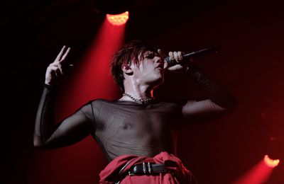 Yungblud breaks down onstage at Bludfest and tells fans he's 'struggling'