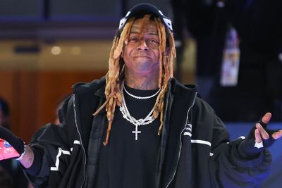 Lil Wayne apologizes to angry fans after failing to show up to his own concert