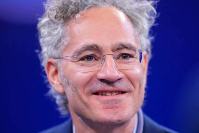 Palantir CEO Alex Karp called out AI tokenmaxxing, and the internet is not holding back