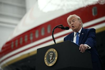 Trump’s new Air Force One has a library full of fake books
