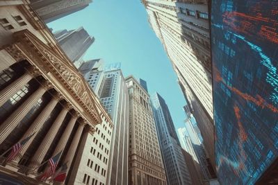 Dow Hits Records as Money Rotates Out of AI Chips Into Blue Chips: This Week on Wall Street