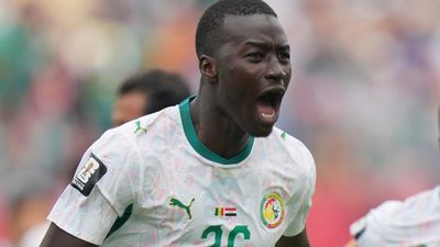 Senegal midfielder Gueye refuses to play while coaching staff stay in charge