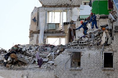 Zelensky vows retaliation after Russian strikes on Kyiv kill dozens