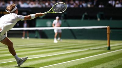 Is the heatwave turning your grass brown? An expert recommends watering your lawn the ‘Wimbledon way’