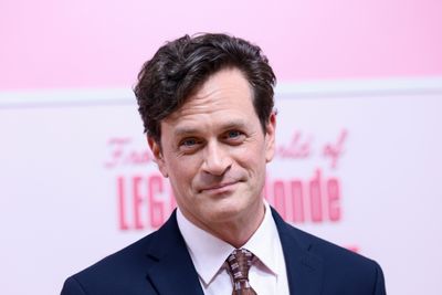 Thomas Everett Scott Says His 'Elle' Dad Is the Opposite of His 'Summer I Turned Pretty' Character-INTERVIEW