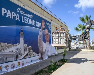 Pope praises US history of welcoming migrants in implicit rebuke to Trump