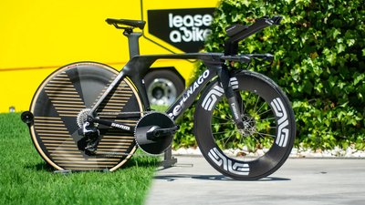 Pogačar vs Vingegaard: Battle of the TT bikes - Very different tyre strategies, massive chainrings, and old bike computers