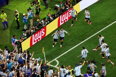 Who are the ITV commentators, pundits and presenters for Argentina vs Cape Verde?