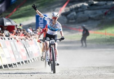 French riders go one-two in short track men's race at UCI MTB World Cup La Tuile as touch of wheels with teammate takes Charlie Aldridge out of contention