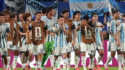 Argentina survive major World Cup scare as Egypt edge past Australia